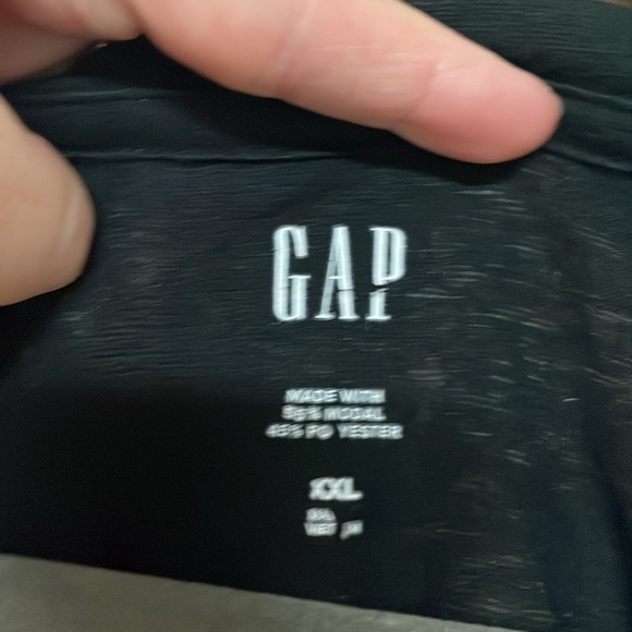 GAP size XXL Black V-neck Lightweight Short Sleeve Soft and Stretchy T-shirt - Picture 2 of 7